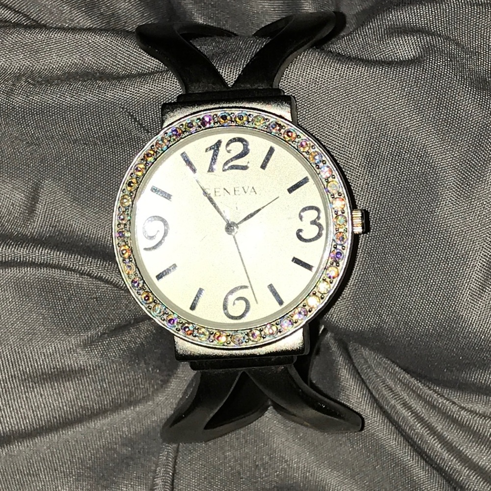 🔹Geneva bracelet watch
